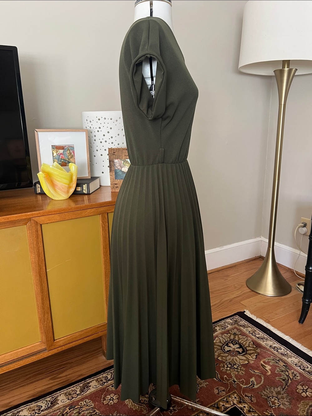 Classic Olive Green Pleated Midi Dress - Women - Picture 2 of 6